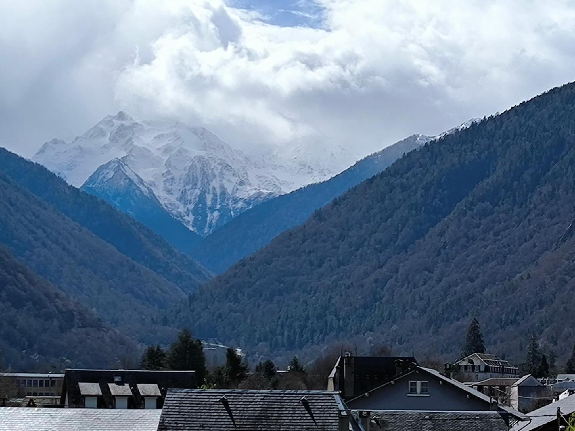 Appartement Vert Tendre Face A La Montagne Bagneres-de-Luchon Exterior photo